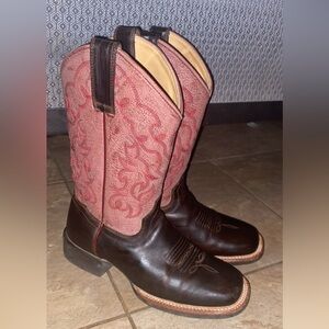 pink shyanne boots, worn 3 times, cleaned and still smell new
